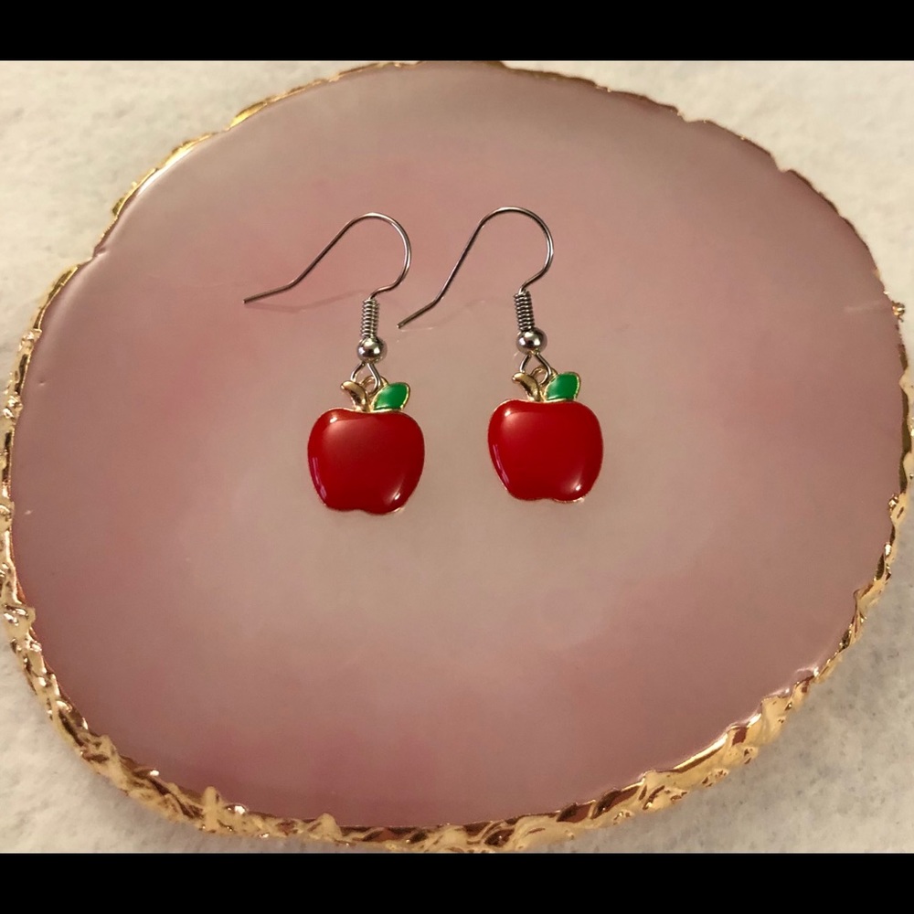 Apple earrings 🍎